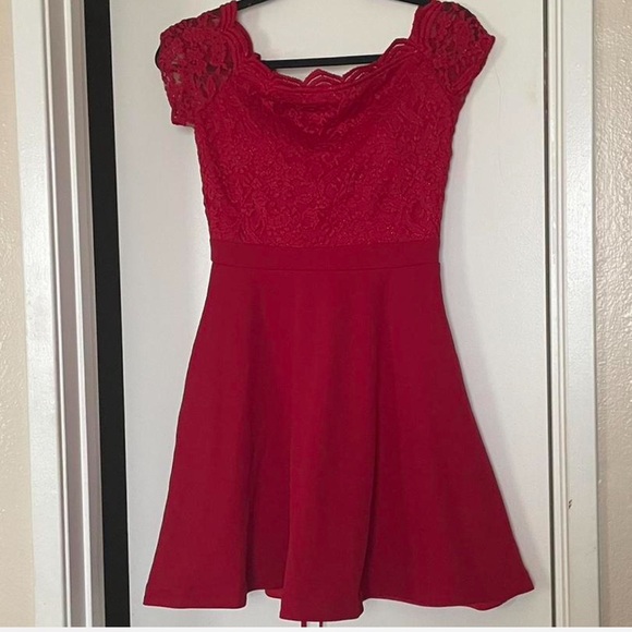 City Studio Dresses & Skirts - City Studio Lace red mini dress Juniors Size 7, cap sleeves, Skater Style Party